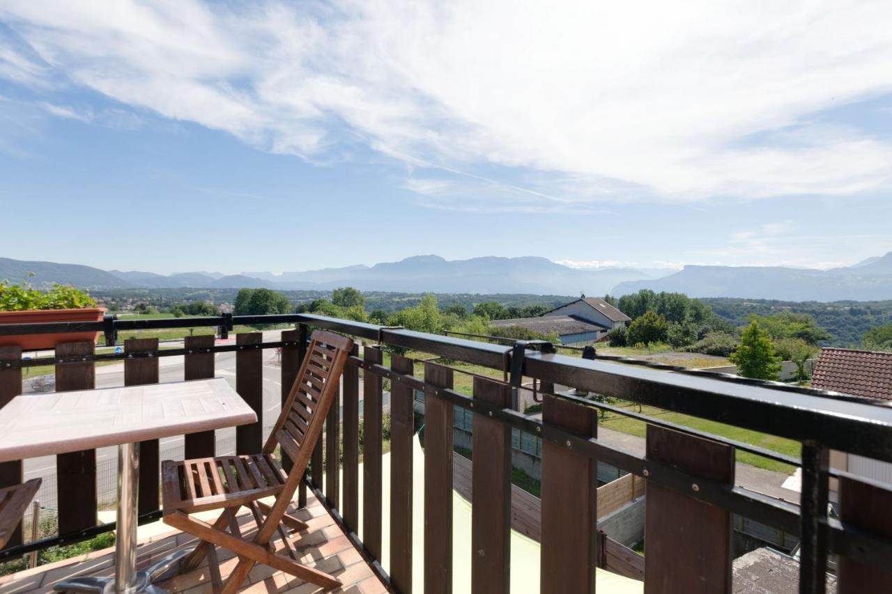Logis Le Pont De Champ Hotel Beaucroissant Buitenkant foto