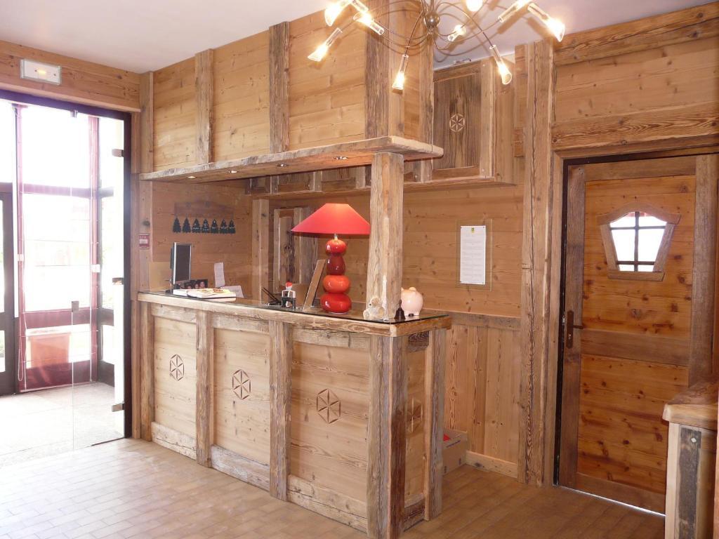 Logis Le Pont De Champ Hotel Beaucroissant Buitenkant foto