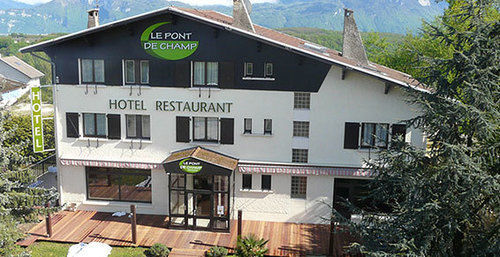 Logis Le Pont De Champ Hotel Beaucroissant Buitenkant foto